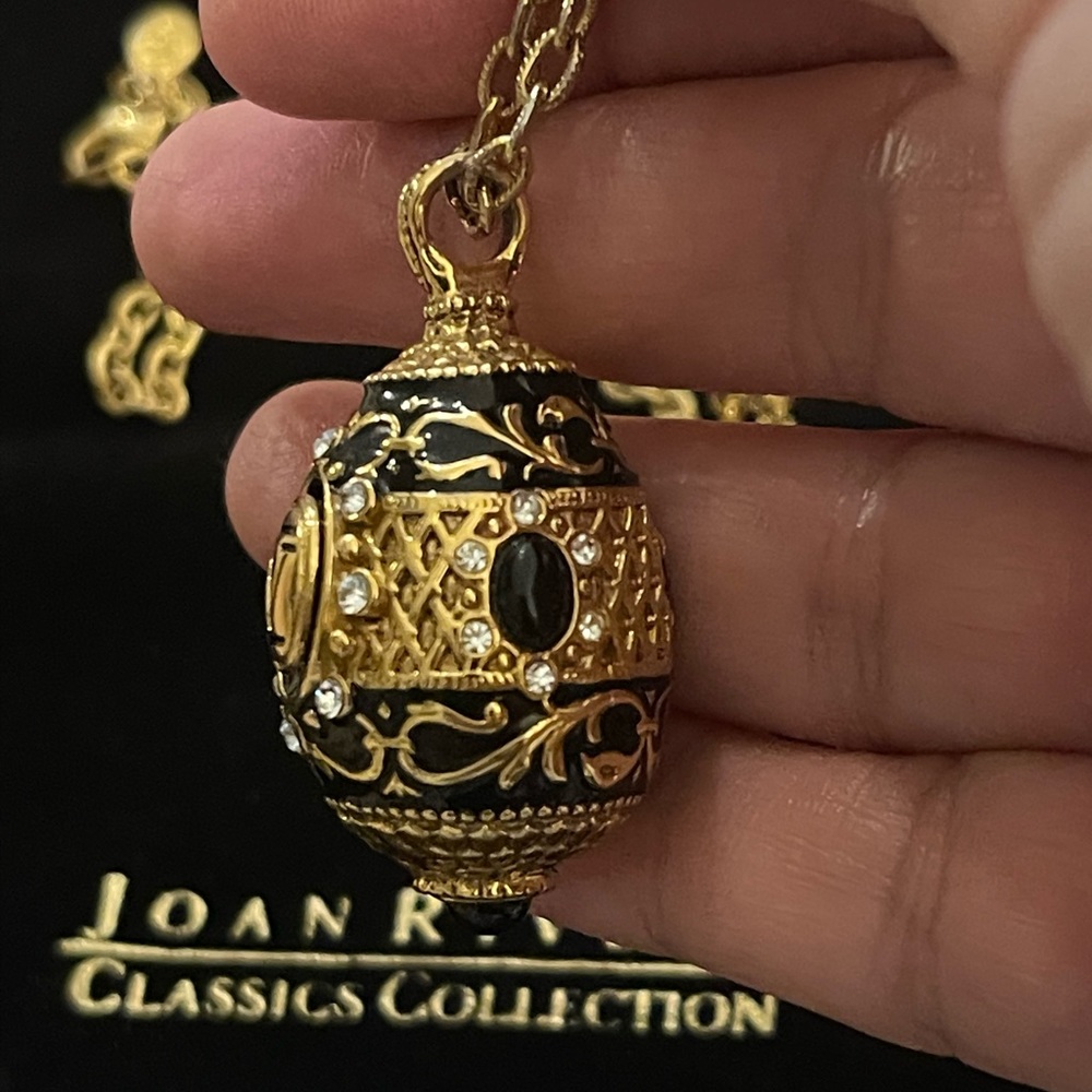 Joan Rivers Faberge style black enamel diamanté gold tone metal V Pendant - Picture 7 of 10